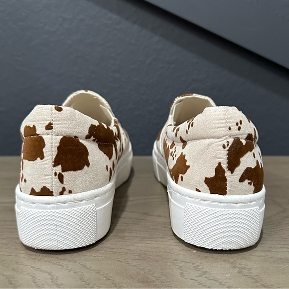 Qupid Brand Cow Print Slip On Platform Shoes, Women’s Size 7 - Picture 2 of 7